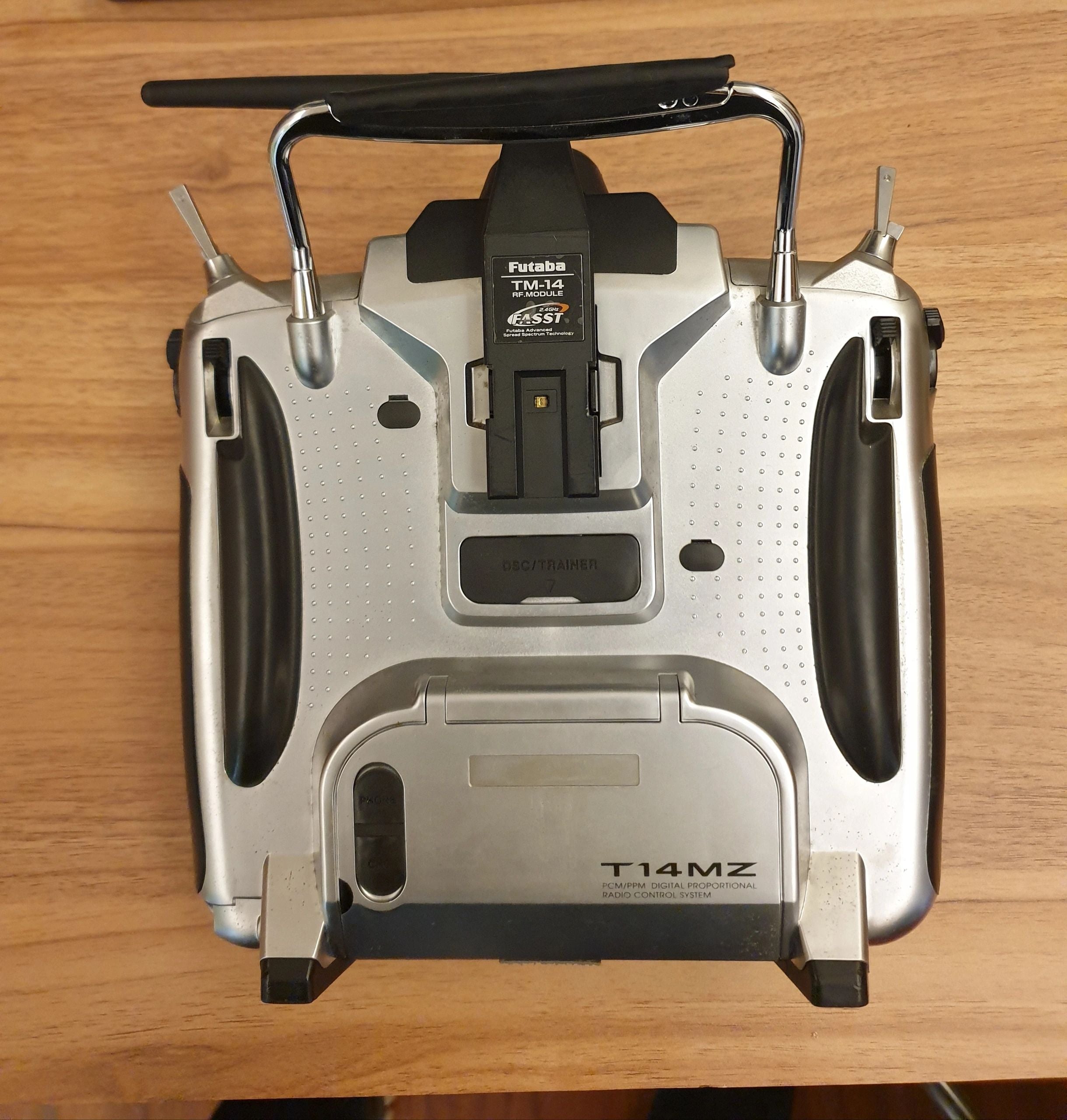 Futaba 14MZ デジタルプロポーショナルRCシステム Futaba 14MZ with Fasst 14 channel Module (Pre-owned