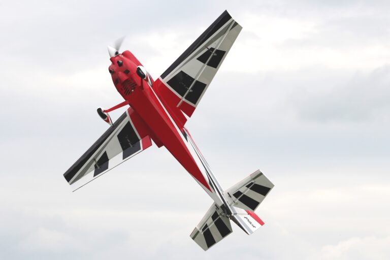 Pilot RC EDGE 540 V3 85 inch ARF aerobatic RC aircraft bottom