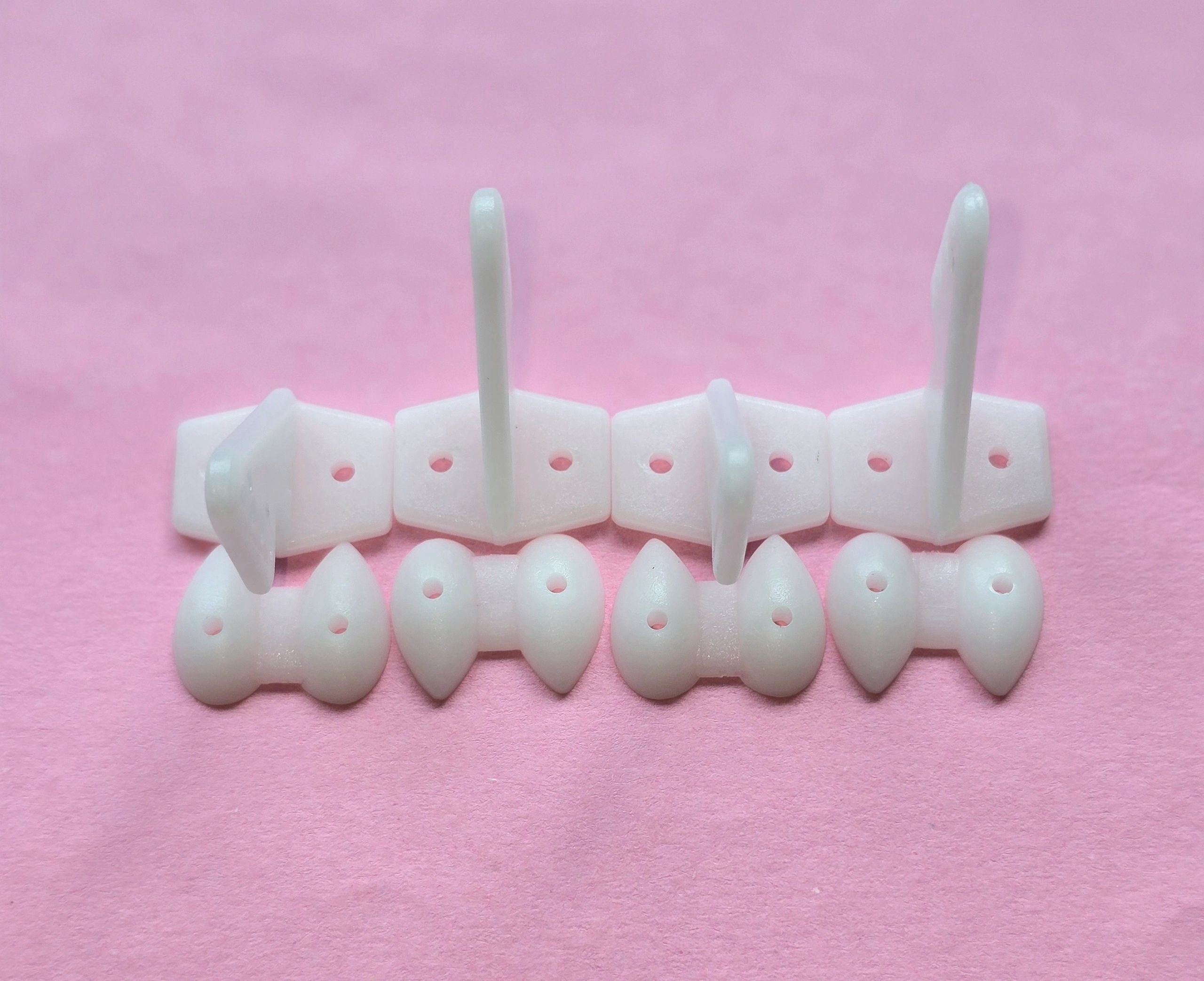 Pom Horns White 20x27mm (04pcs/set)